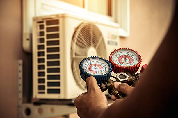 Professional Hvac Installation technician working in Arrowsmith, IL